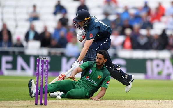 Hasan Ali attempts a run-out versus England