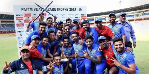 Last year's Vijay Hazare Trophy Champion, Mumbai with the trophy