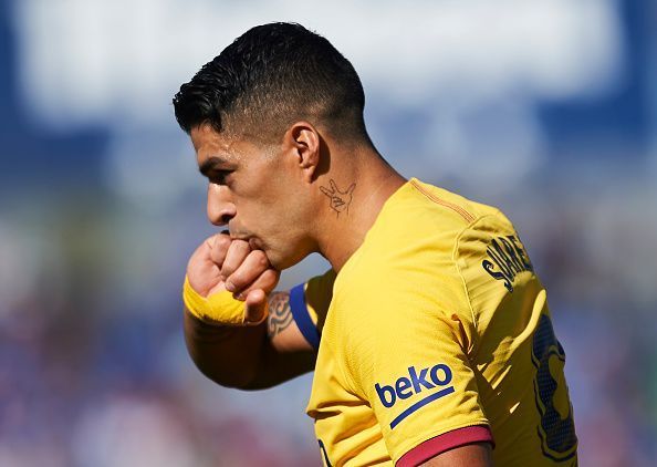 Barcelona&#039;s Luis Suarez celebrates