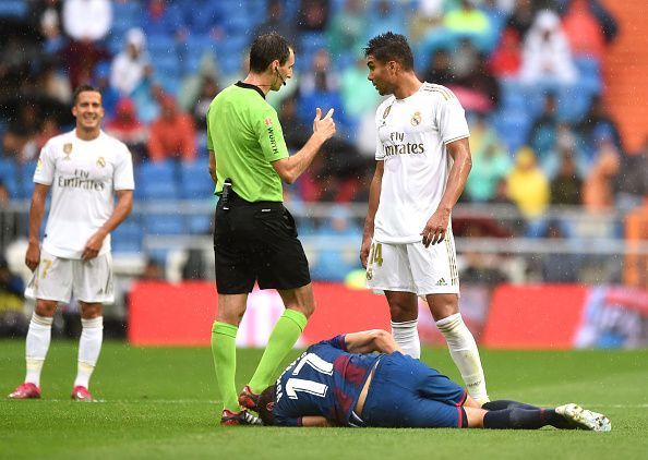 Casemiro (right).