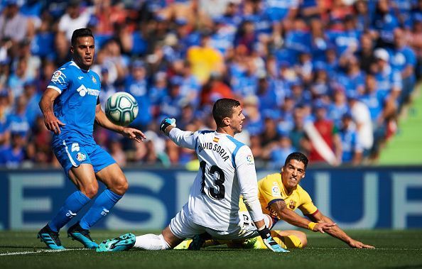 David Soria (c) in action for Getafe against Barcelona