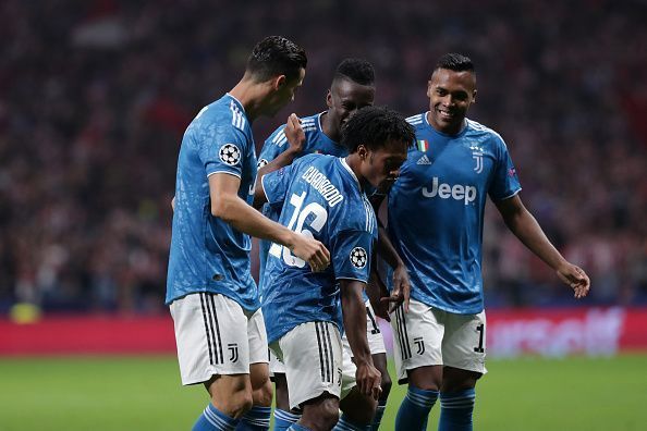 Juventus players celebrate Juan Cuadrado&#039;s opener