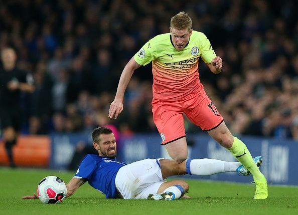 Kevin De Bruyne (R) in action for Manchester City