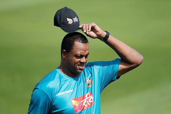 Courtney Walsh:An old-school No.11.