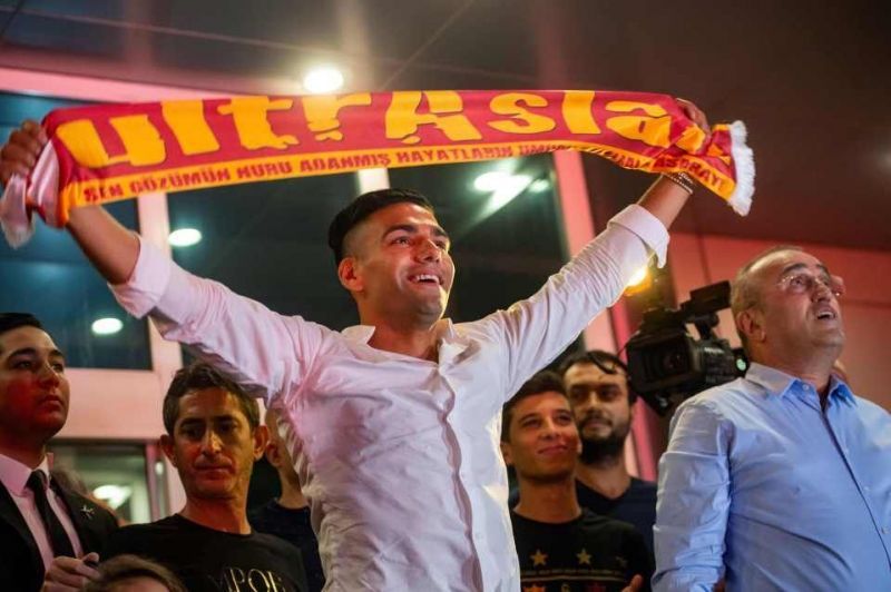 Radamel Falcao was given a hero's reception after arriving in Istanbul.