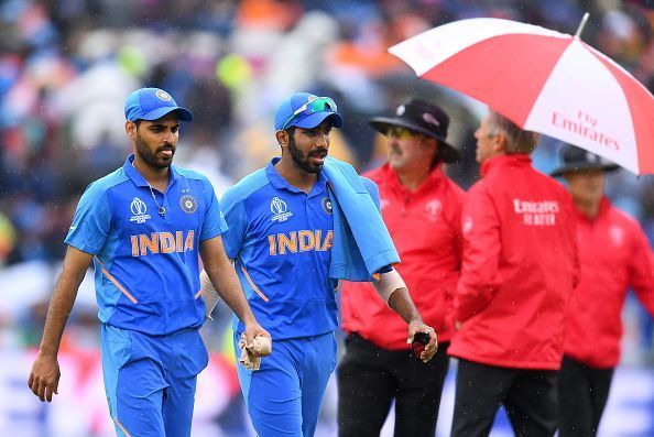 Bhuvneshwar Kumar (L) and Jasprit Bumrah