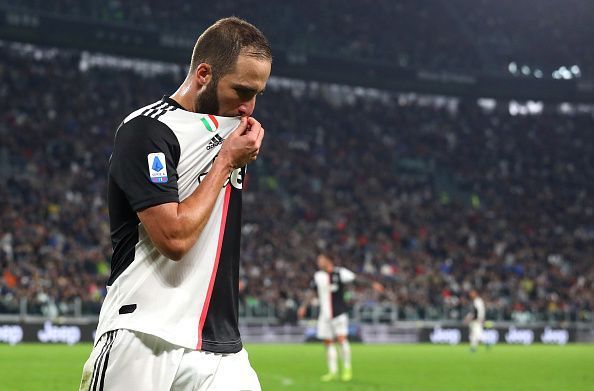 Higuain&#039;s introduction saw him create more space between midfield and defence for the midfielders to run into