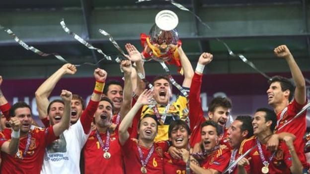 Casillas celebrates Spain&#039;s successful Euro defence in 2012