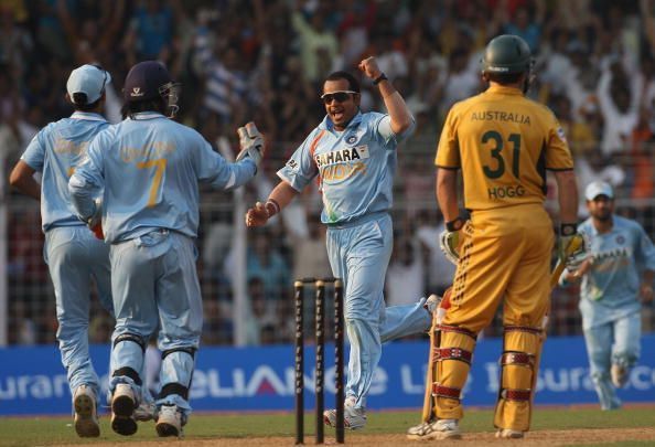 Murali Kartik celebrating the wicket of Brad Hogg.
