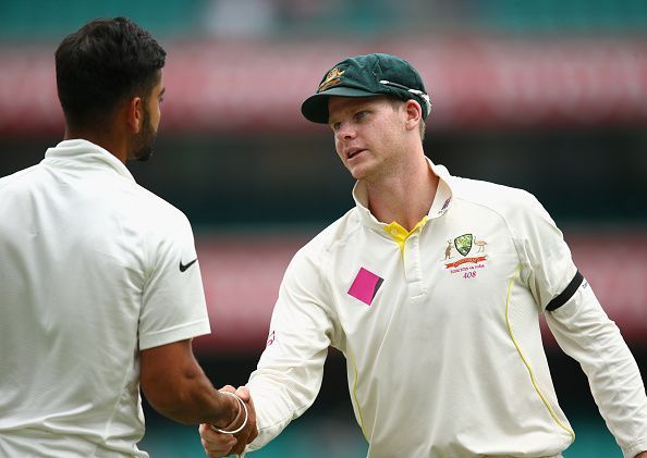 Virat Kohli (L) and Steve Smith