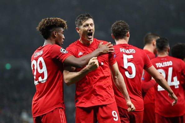 Robert Lewandowski celebrates with his teammates