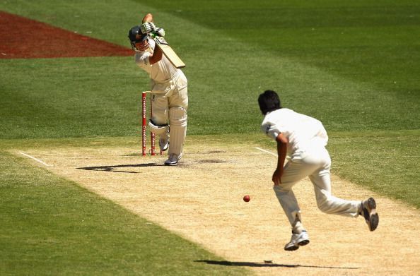 Ishant Sharma bowling to Ricky Ponting