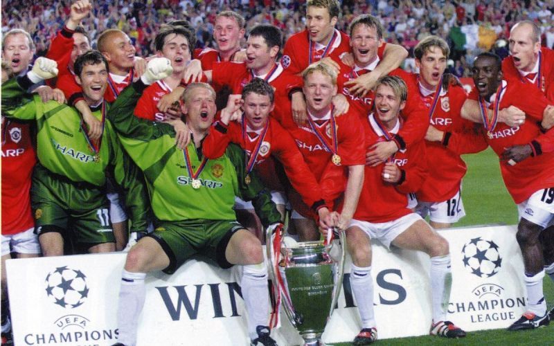Manchester United celebrate their 1999 Champions League title