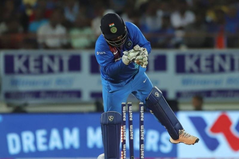 Rishabh Pant&#039;s scratchy glovework continued to trouble India in the 2nd T20I.