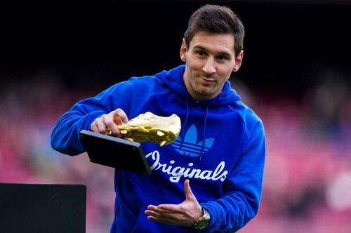 Messi unveils his Golden Boot after winning last season's continental award