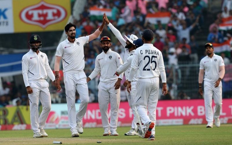 Teammates congratulate Ishant Sharma for bagging a five-wicket haul