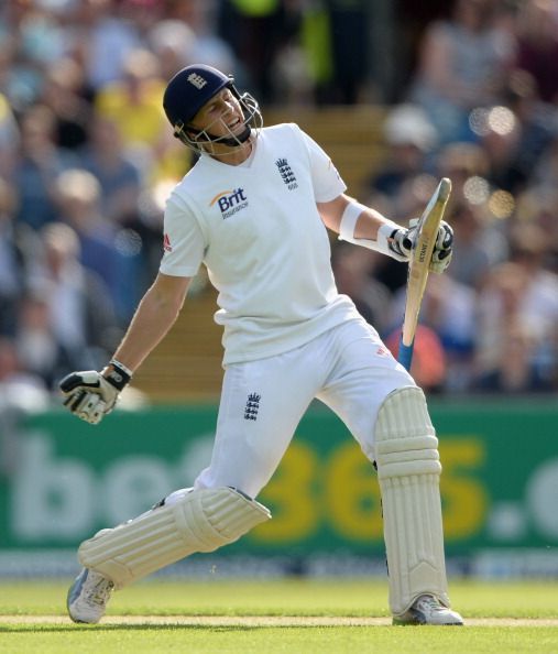 Joe Root celebrating his century