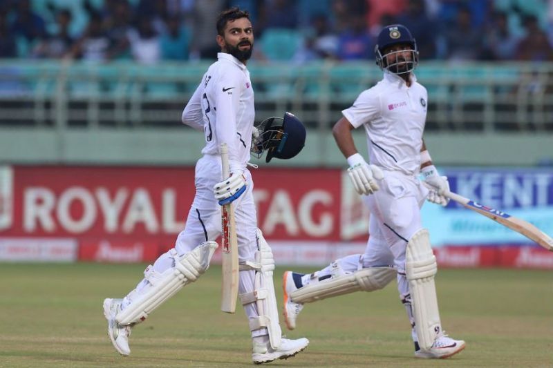 पारी घोषित करने के बाद भारतीय बल्लेबाज़