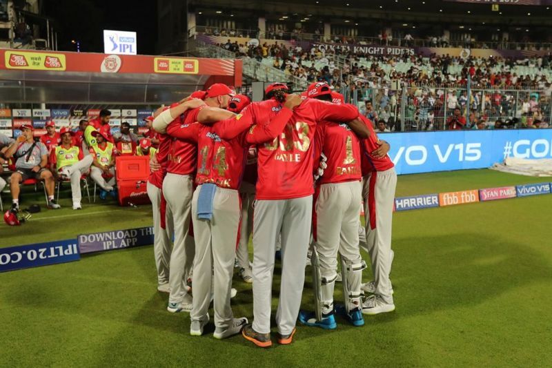The Kings XI Punjab squad in a huddle