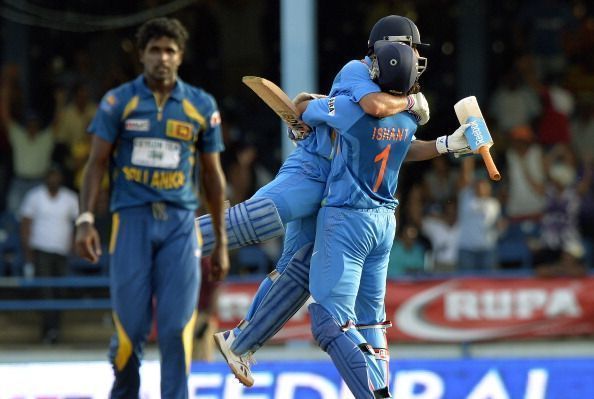 Dhoni hugs Ishant Sharma after an unbelievable final over