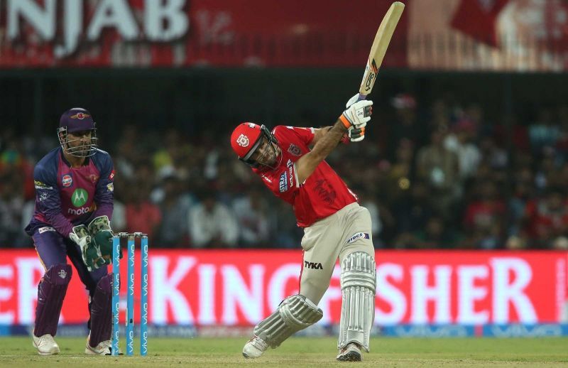 Glenn Maxwell shows off his power against Rising Pune Supergiant