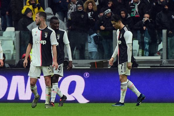 Juventus' players hand their heads in despair