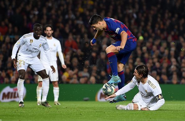 Sergio Ramos thwarts Luis Suarez