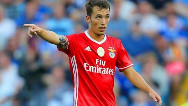 A La Masia graduate, Grimaldo could solve United&#039;s left-back issue.