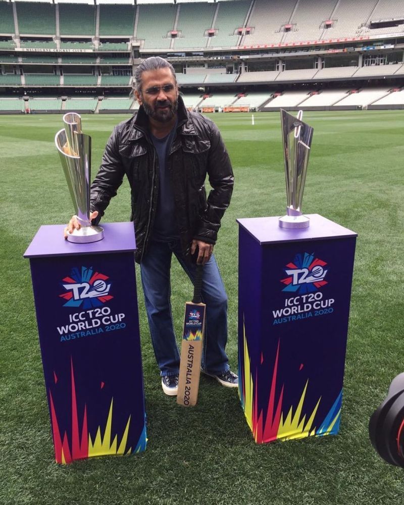Suniel Shetty poses with the World T20 trophy (PC: Instagram)
