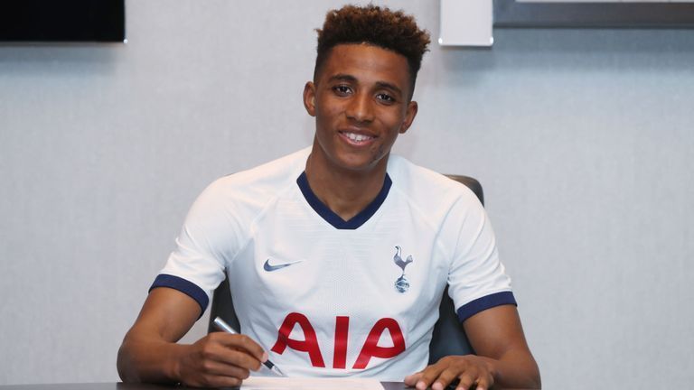 Fernandes was all smiles at his Spurs unveiling.