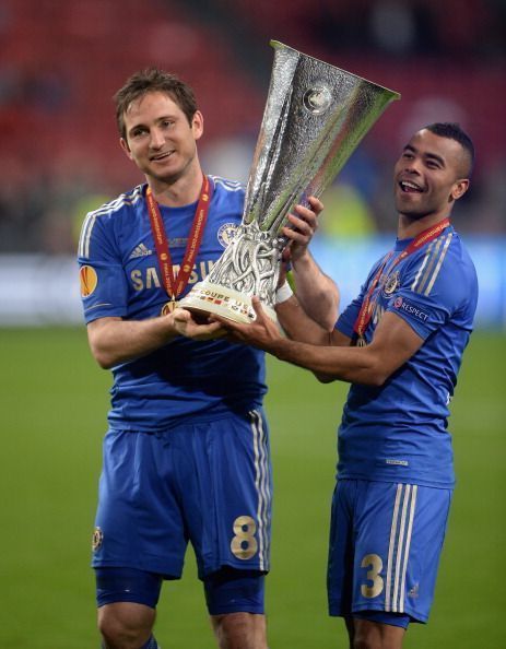 Lampard &amp; Cole with the Europa League trophy