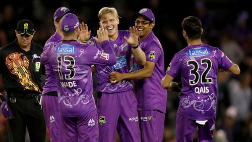 Hobart Hurricanes edged out Melbourne Renegades