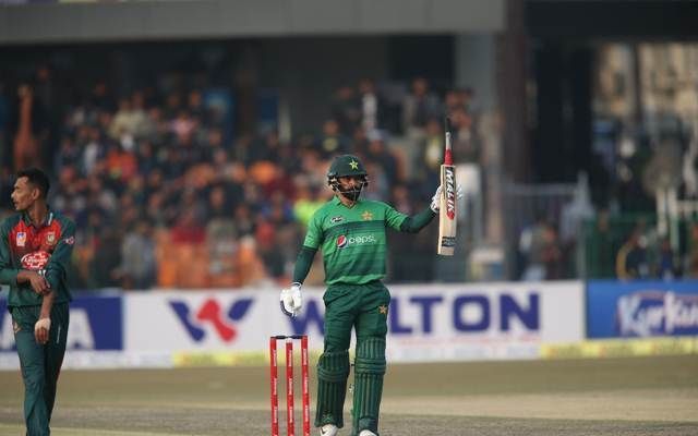 Mohammad Hafeez played an important knock of 67* from 49 balls to help Pakistan win the 2nd T20I