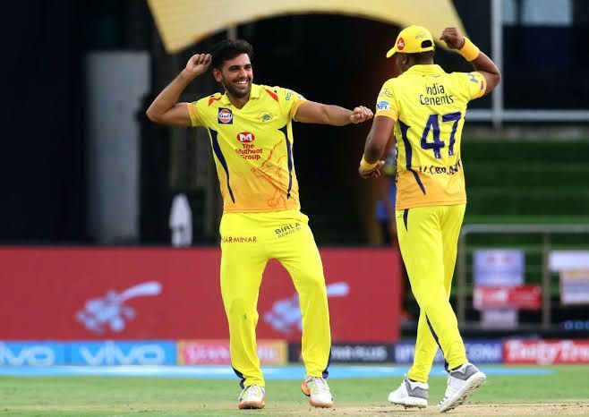 Deepak Chahar and Dwayne Bravo celebrating