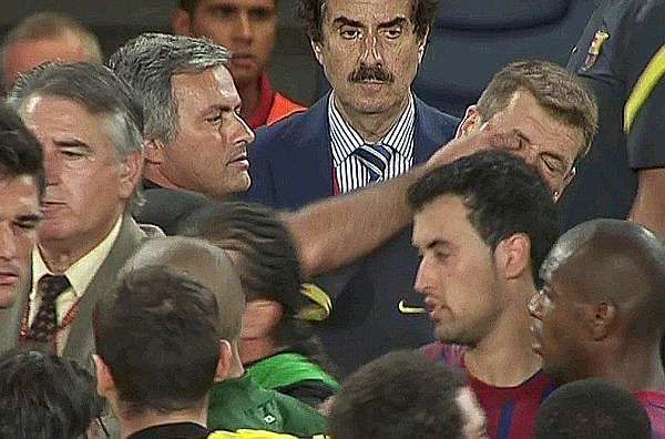 Jose Mourinho pokes Tito Vilanova&#039;s eye