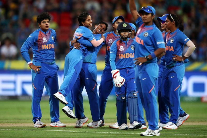 India women celebrating the victory
