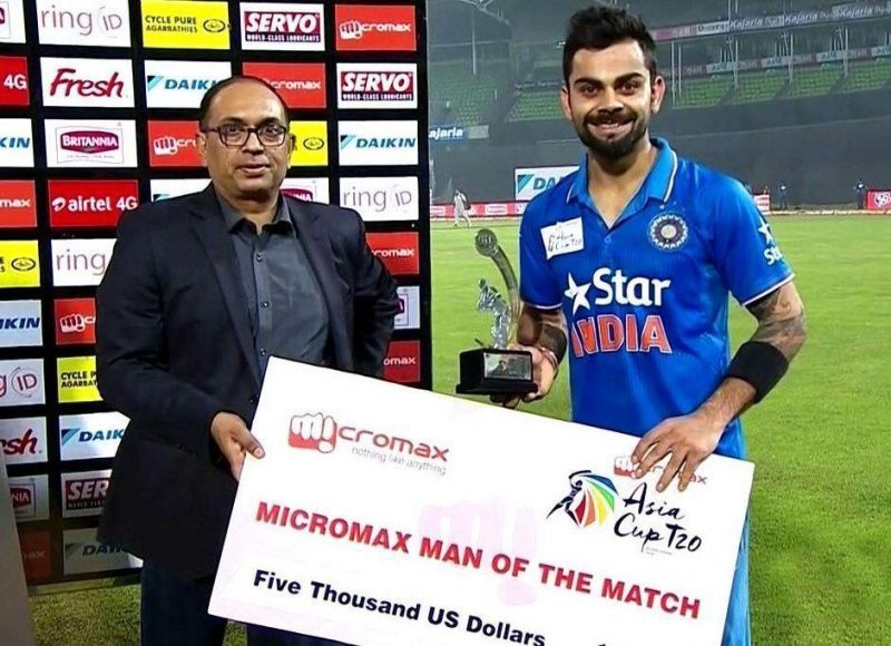 Kohli with a Man of the match award