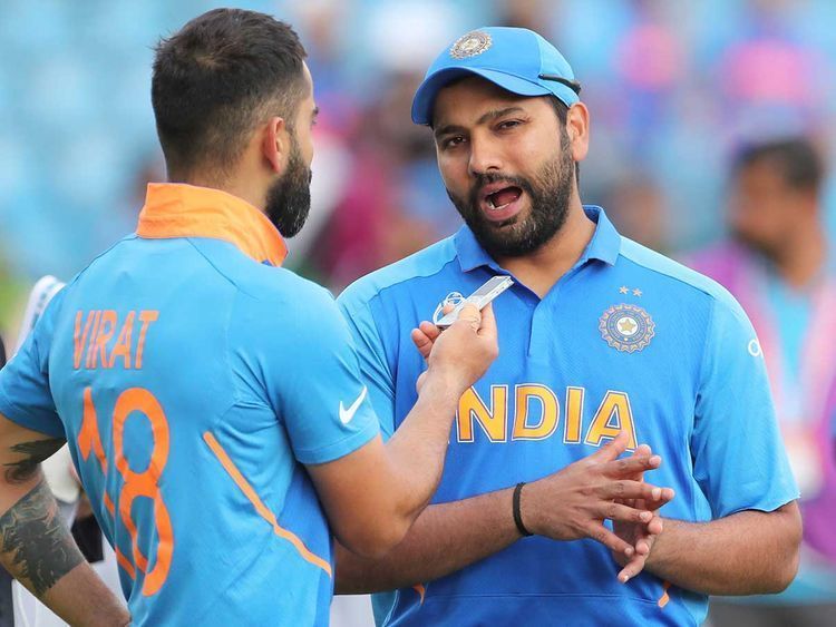 Virat Kohli (L) and Rohit Sharma