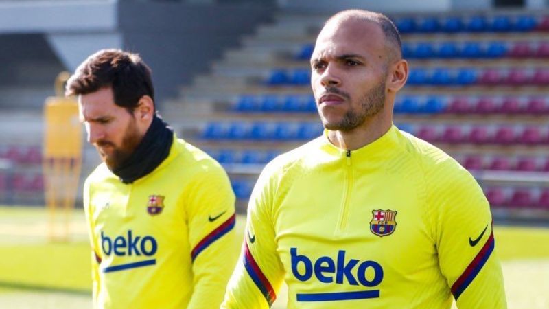 Braithwaite with club captain Lionel messi