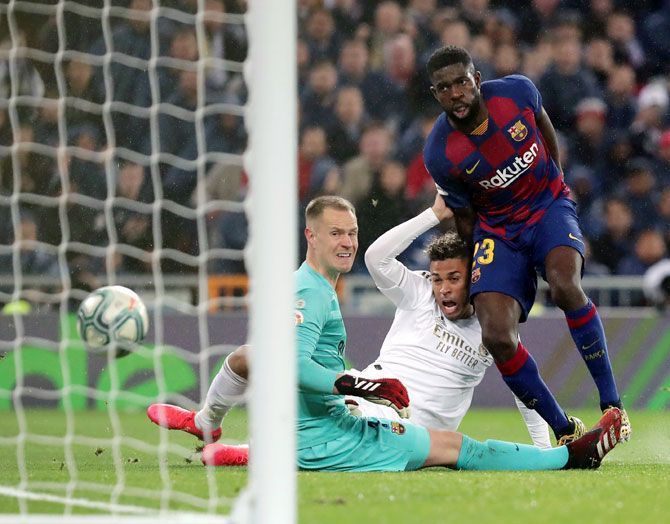 Ter Stegen looks on as Mariano Diaz&#039;s shot goes in