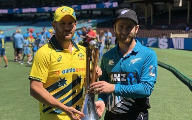 Aaron Finch and Kane Williamson with the Chappell-Hadlee Trophy 2020