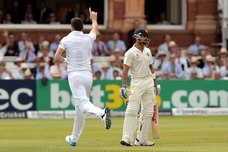 Jimmy Anderson made teh ball move and talk against Kohli in 2014