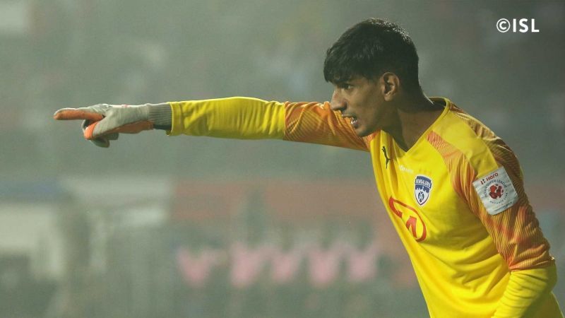 Gurpreet Singh Sandhu marshaling his defence (Photo credit: Indian Super League)