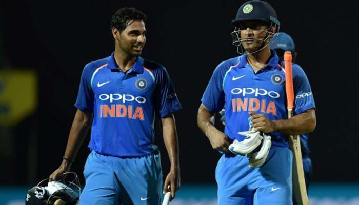 Bhuvneshwar Kumar (L) and MS Dhoni (R)