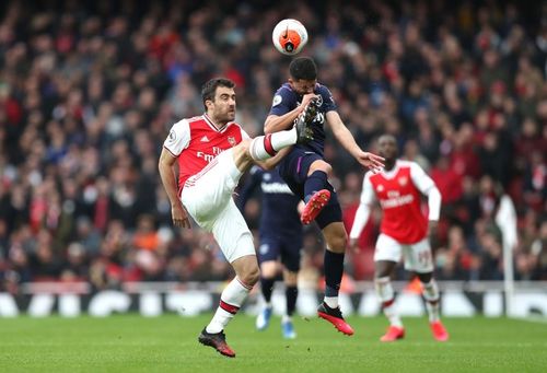 Arsenal hung on to clinch a 1-0 victory over West Ham