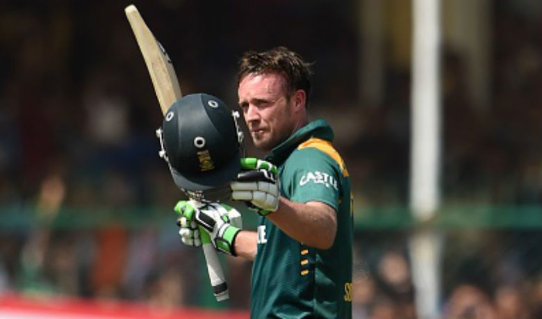 AB de Villiers takes the plaudits after scoring his hundred
