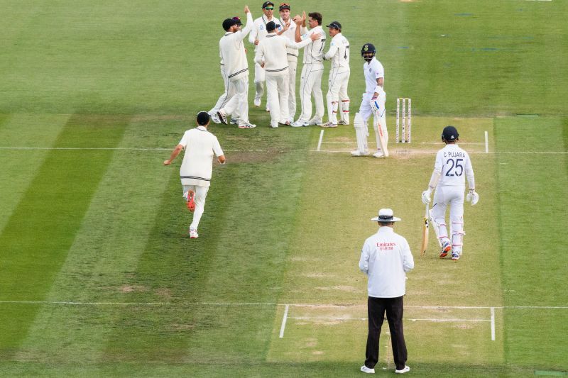 Pujara asking Kohli to consider reviewing the Umpire's Decision - Second Test.