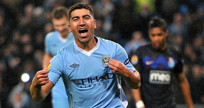 David Pizarro during his short spell at Manchester City