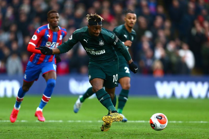 Allan Saint-Maximin of Newcastle United passes the ball during a Premier League game.