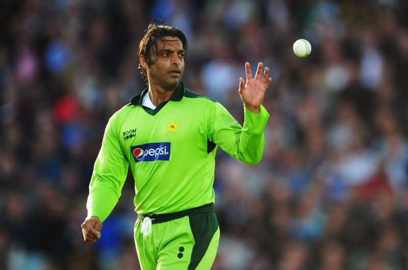 Shoaib Akhtar finds the block hole